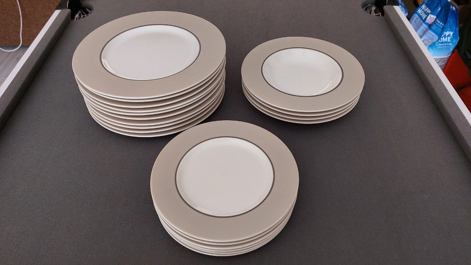 Servies hema4 diepe, 6 ontbijt en 10 dinerborden, Ophalen of Verzenden, Zo goed als nieuw, Hema, Bord(en)