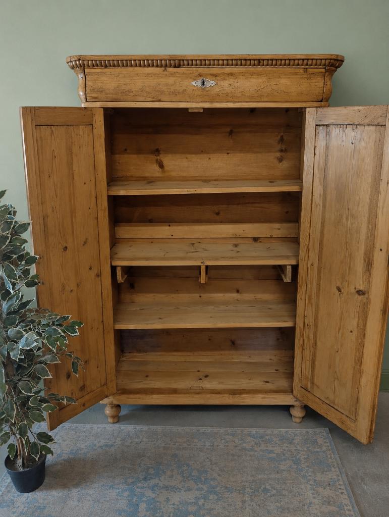 Oude geloogd grenen biedermeier meidenkast buffetkast, Huis en Inrichting, Kasten | Buffetkasten, Landelijk brocante antiek, Ophalen of Verzenden