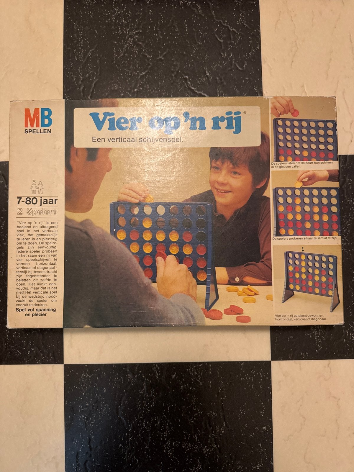 Vintage MB Spellen Vier op 'n rij - Klassiek bordspel, Hobby en Vrije tijd, Gezelschapsspellen | Bordspellen, Een of twee spelers