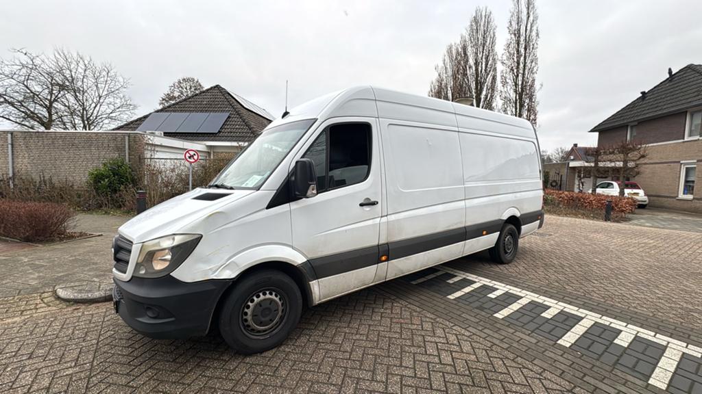 GEZOCHT: Mercedes Sprinter met laadklep (Minimaal L2), Bedrijf, Te koop