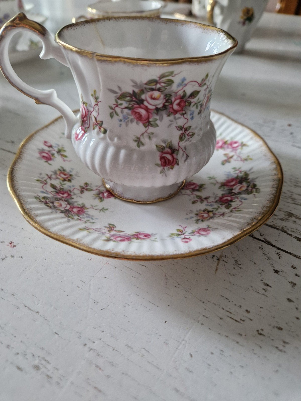 Elizabethan Fine Bone China theekop en schotel (beschadigd), Ophalen