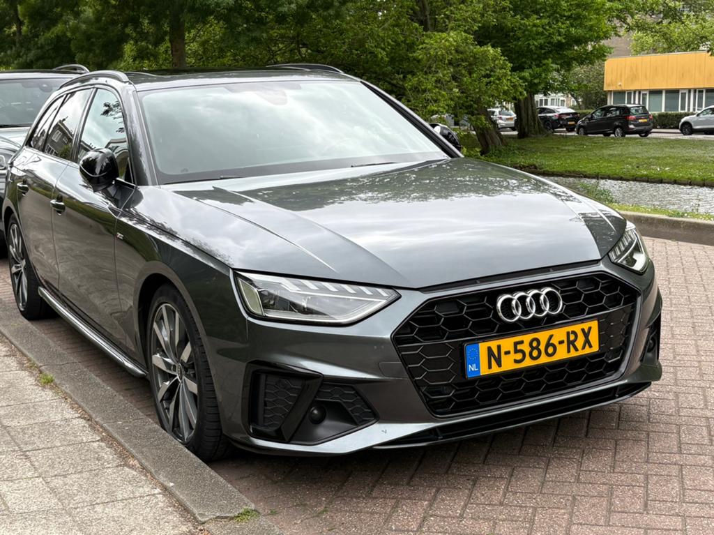 Audi A4 Avant Competition Pano S-line Camera 150pk 2022, 15 km/l, 4 cilinders, 1984 cc, Origineel Nederlands