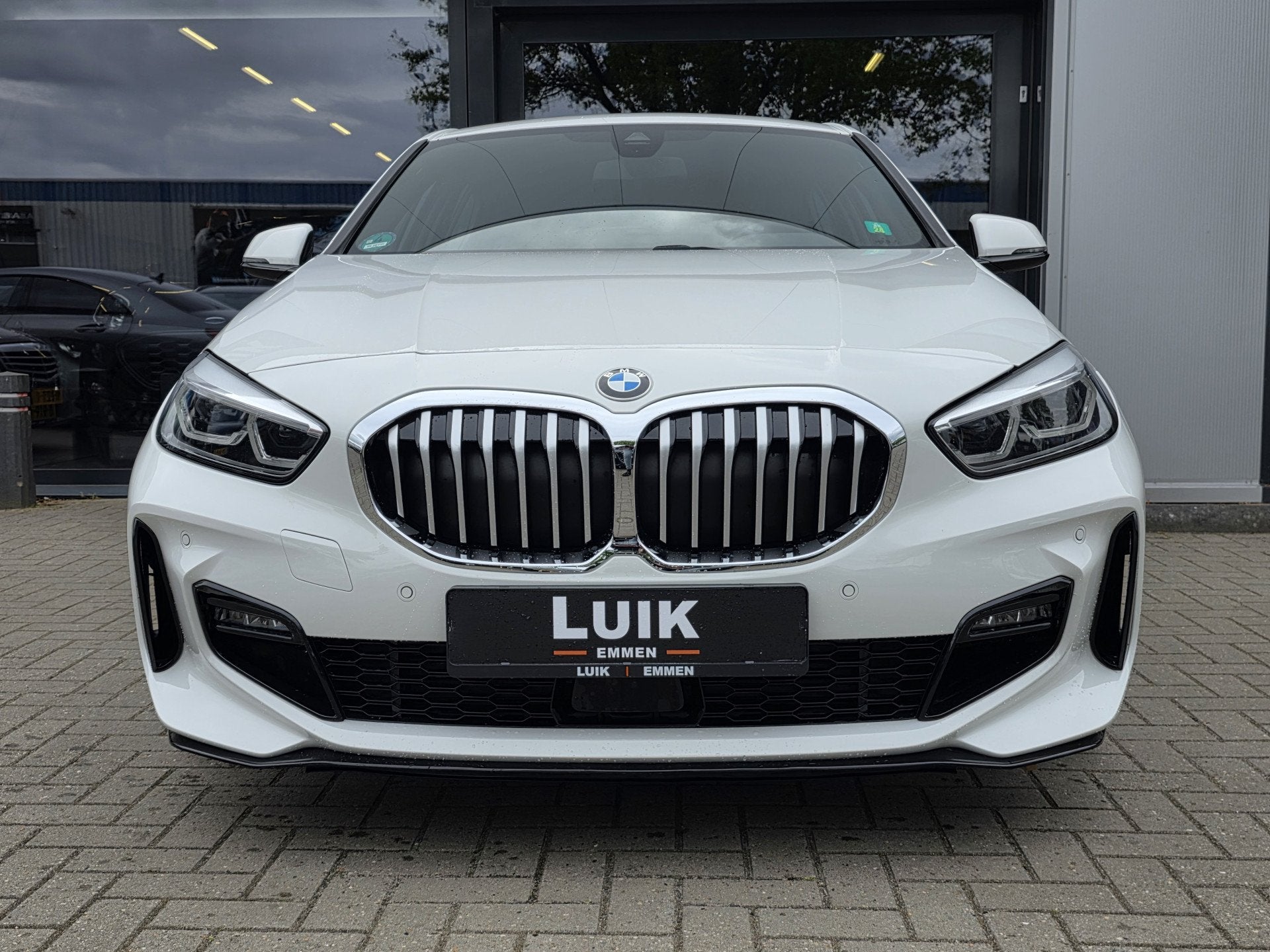 BMW 1 Serie 118i High Executive + M-SPORT + KUIPSTOELEN + DI, Gebruikt, Leder en Stof, Wit, Origineel Nederlands