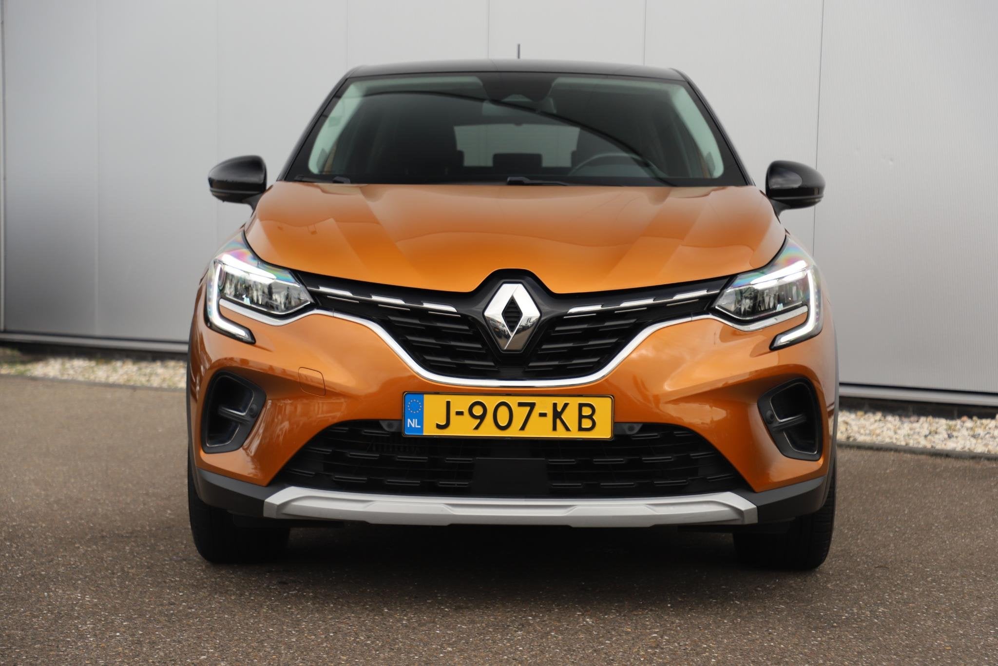 Foto 2 van Renault Captur 1.3 TCe 130 Intens 130PK Automaat Half Leder