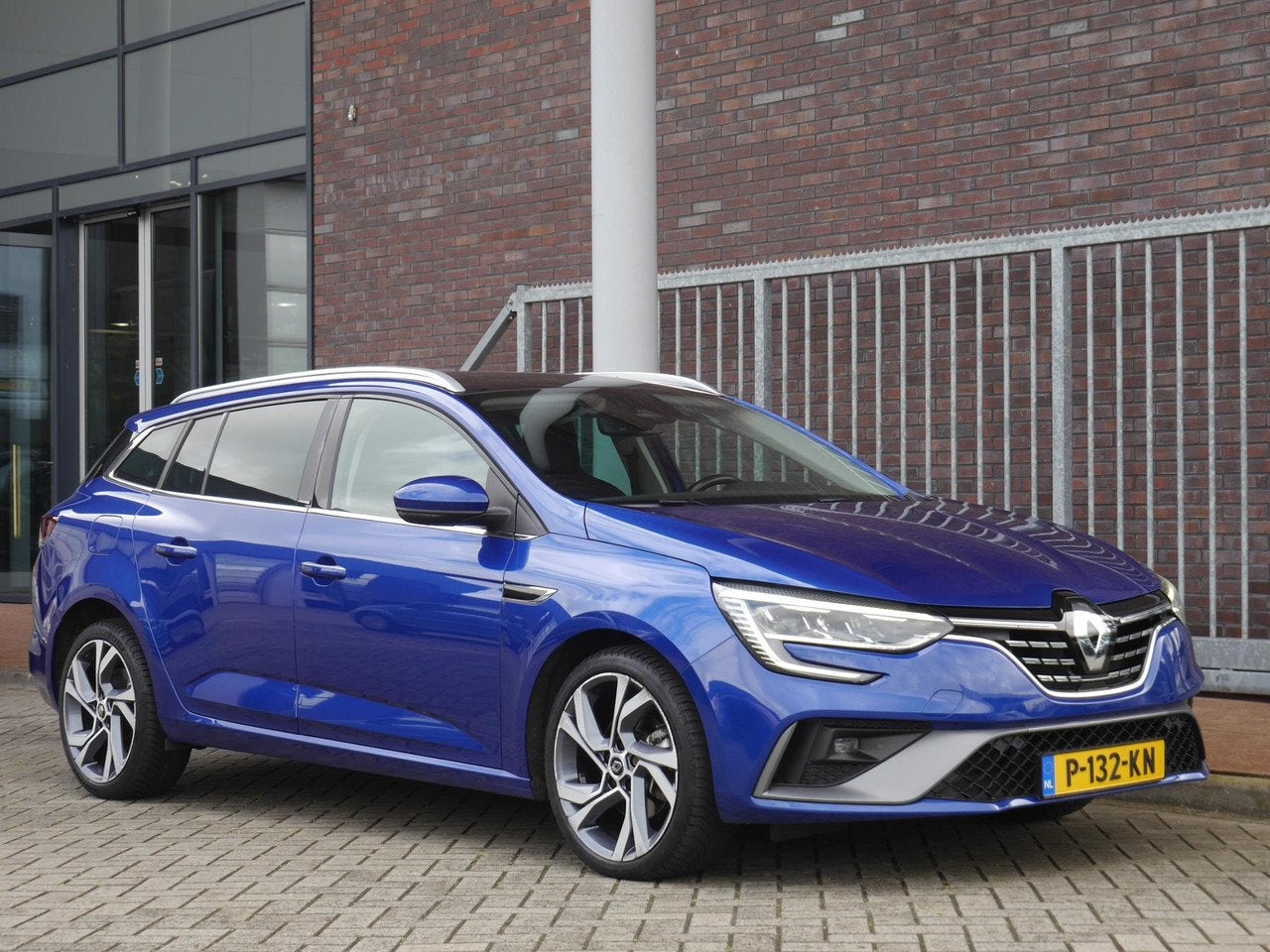 Renault Mégane E-Tech Estate 1.6 Plug-In Hybrid 160 R.S. Li, Gebruikt, 4 cilinders, Blauw, Plug-in hybride