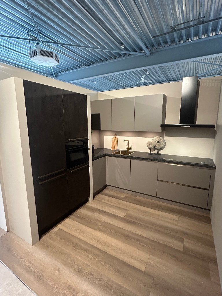 Showroomkeuken, Huis en Inrichting, Ophalen, Overige kleuren, Hoekkeuken, Greeploos
