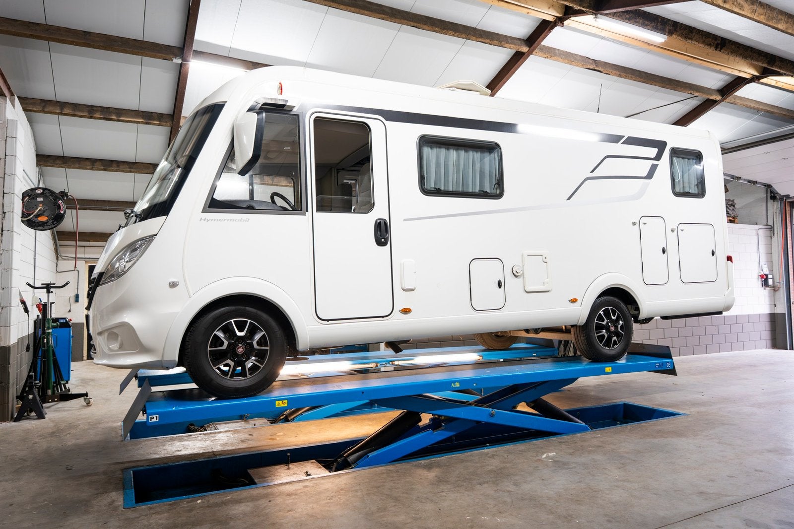 Camper reparatie en inbouw op locatie | Campertravels, 24-uursservice, Carrosserie