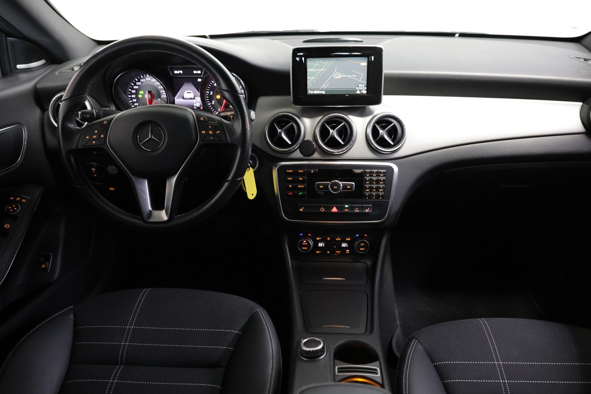 Mercedes-Benz CLA-Klasse 180 Ambition AUT H/K NAVI LEDER XEN, Stof, Gebruikt, Bedrijf, 19 km/l