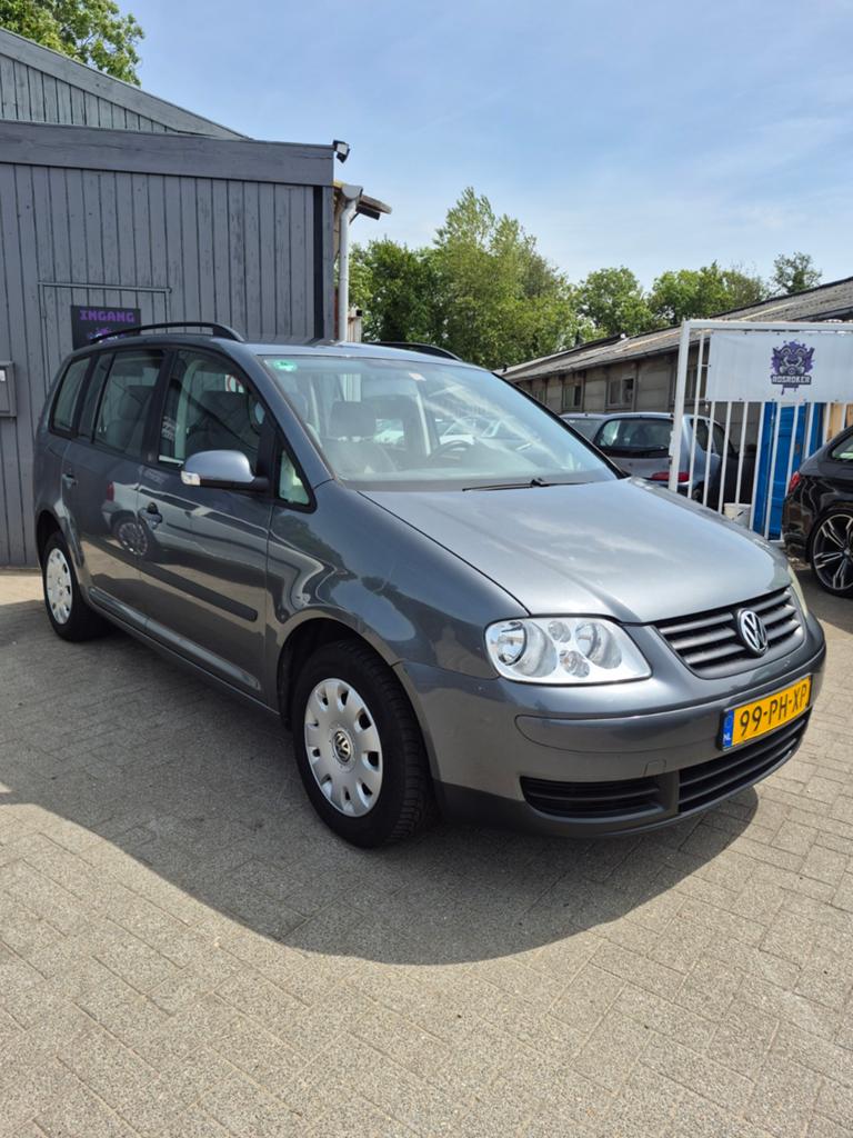 Volkswagen Touran 1.6 75KW 2004 Grijs, Auto's, Stof, 1402 kg, 4 cilinders, Handgeschakeld