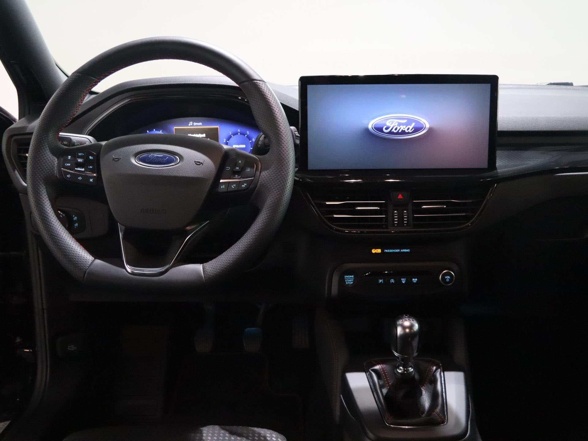 Foto 15 van Ford Focus Wagon 1.0 EcoBoost Hybrid ST Line X | Trekhaak |