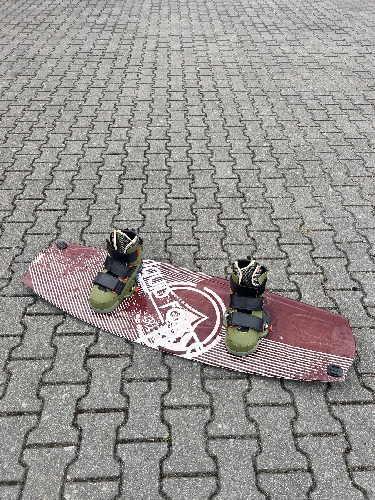 Liquid Force Wakeboard met schoenen maat 45, Watersport en Boten, Wakeboarden, Ophalen of Verzenden, Gebruikt, Board en Schoenen
