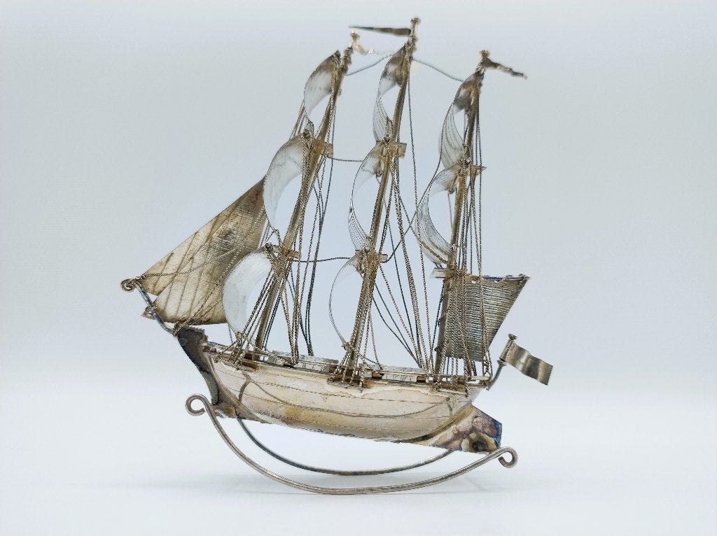 Zilveren miniatuur, driemaster, J. Verhoogt, Hoorn, ca. 1910, Verzenden, Zilver