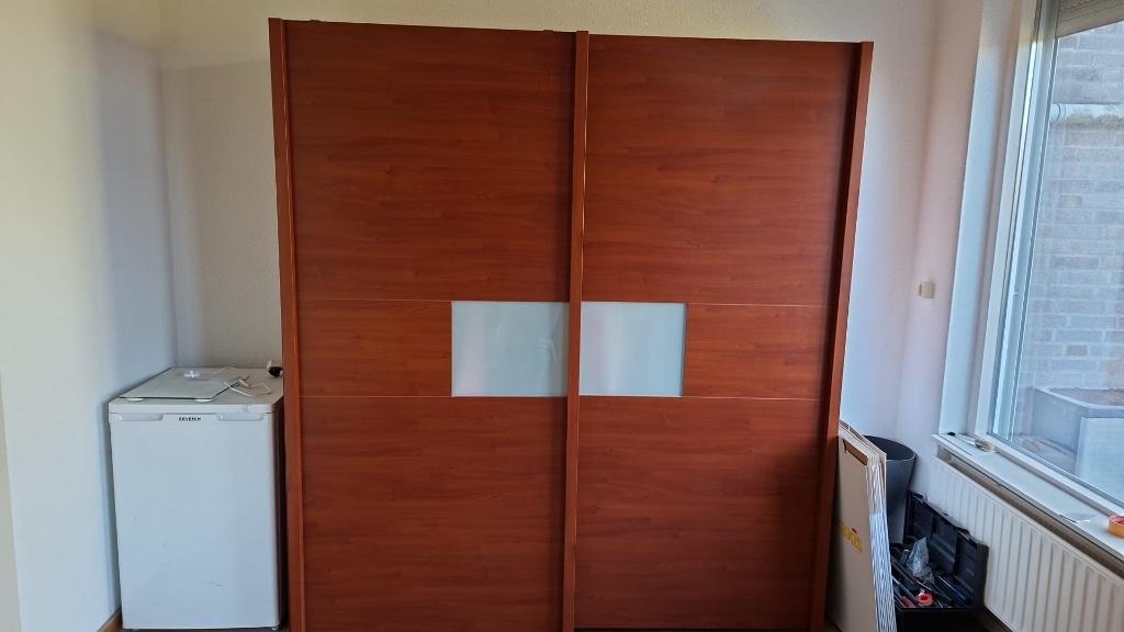 Kledingkast donkerbruin, Huis en Inrichting, Kasten | Kledingkasten, Ophalen, Met deur(en), Gebruikt, 200 cm of meer