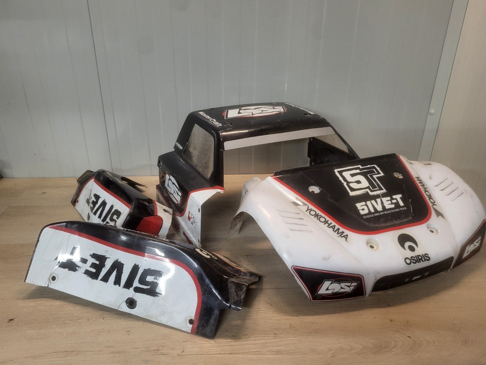 losi 5ive T body, Hobby en Vrije tijd, Benzine, Ophalen of Verzenden, Zo goed als nieuw, Onderdeel