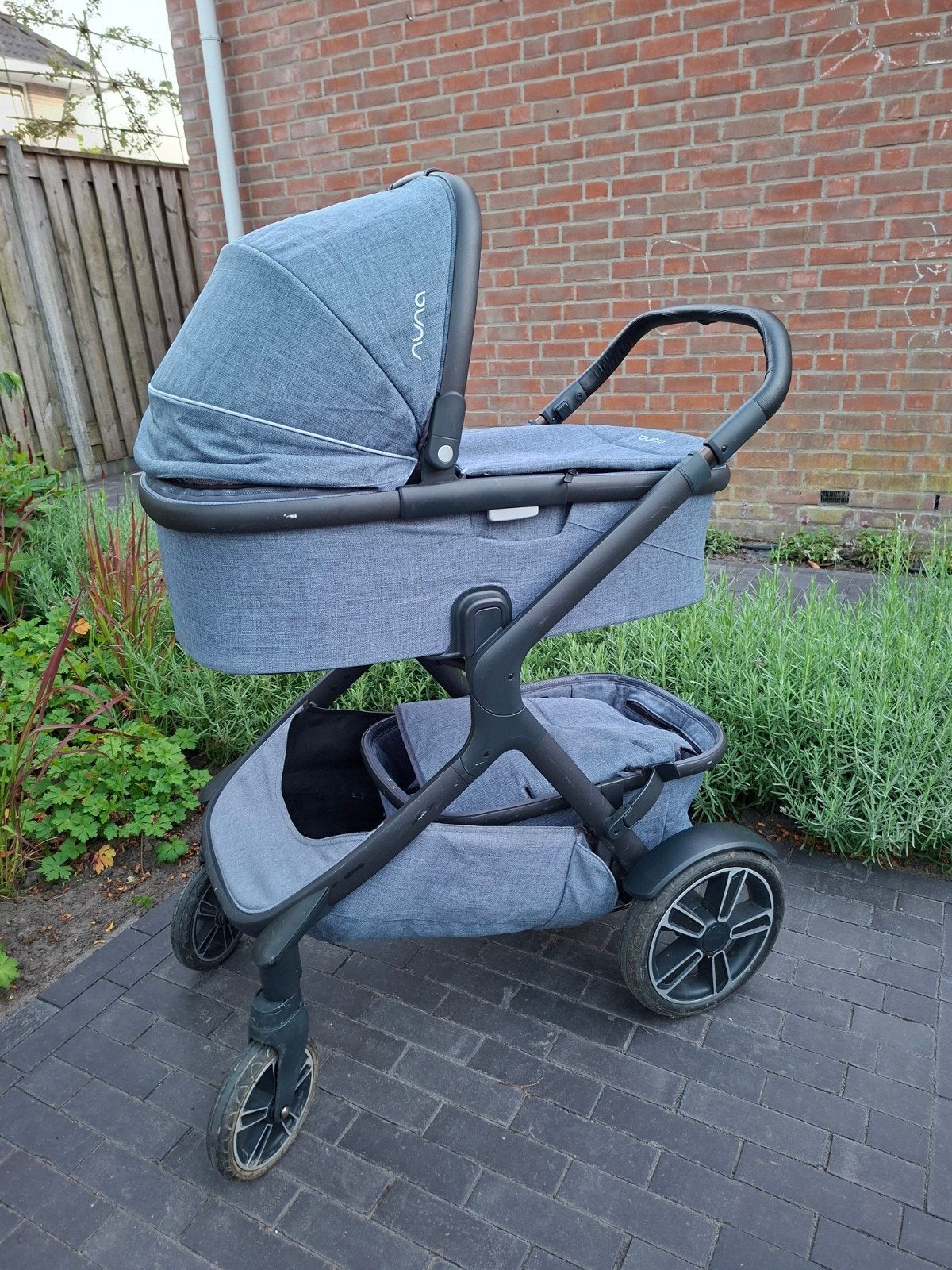Nuna Demi Grow Duowagen met reiswieg en zitje, Kinderen en Baby's, Ophalen, Gebruikt, Overige merken, Verstelbare duwstang