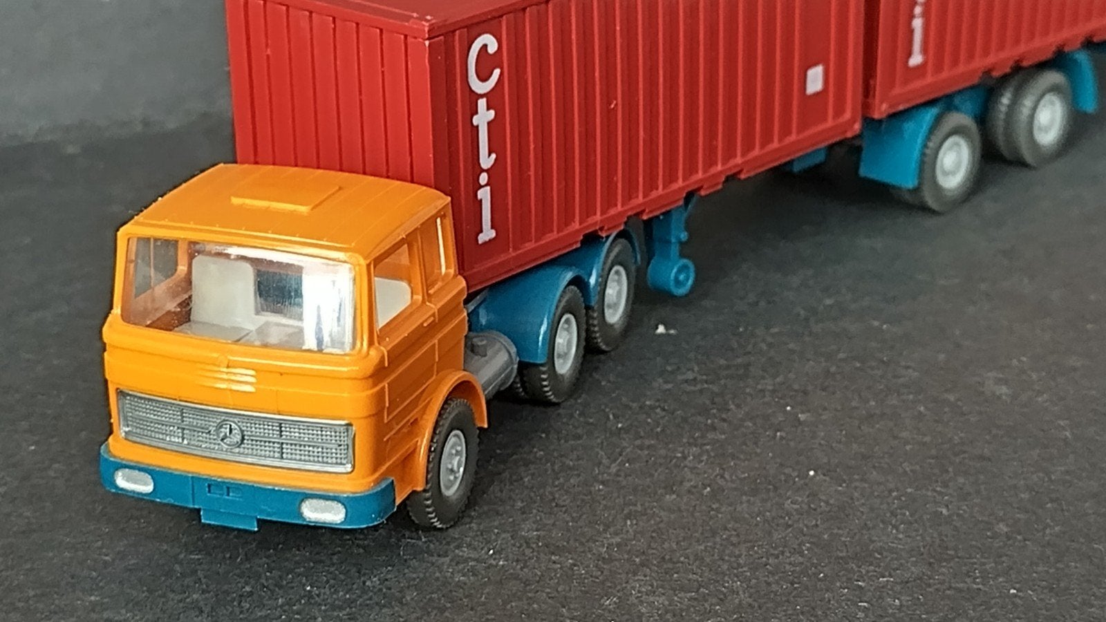 Mercedes Benz LP Container truck 1:87 H0 Wiking Pol, Verzenden, Wiking, M, Zo goed als nieuw