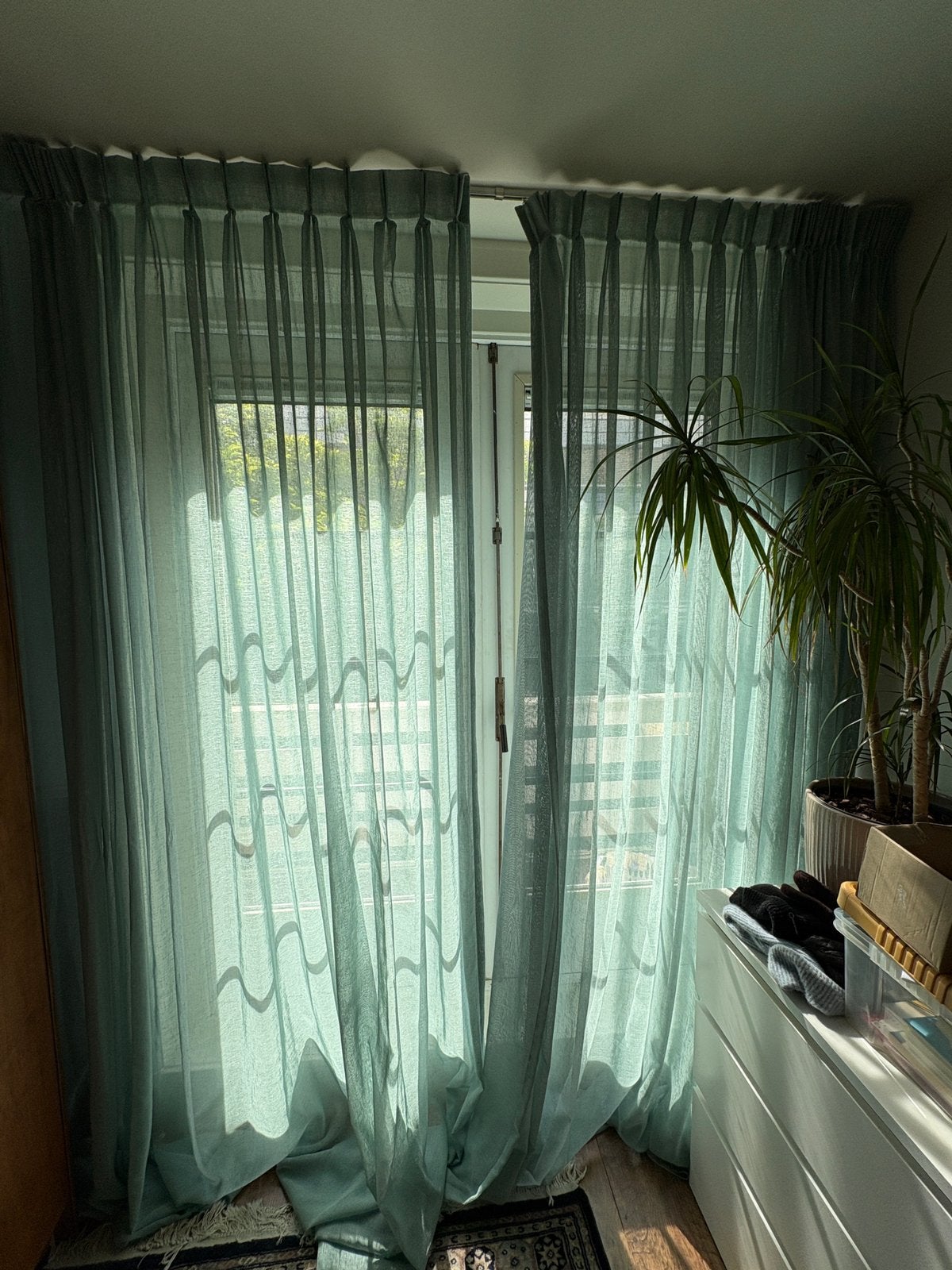 Groene / turqoise vitrage - gordijnen, Huis en Inrichting, Stoffering | Gordijnen en Lamellen, Ophalen, Gebruikt, 200 cm of meer