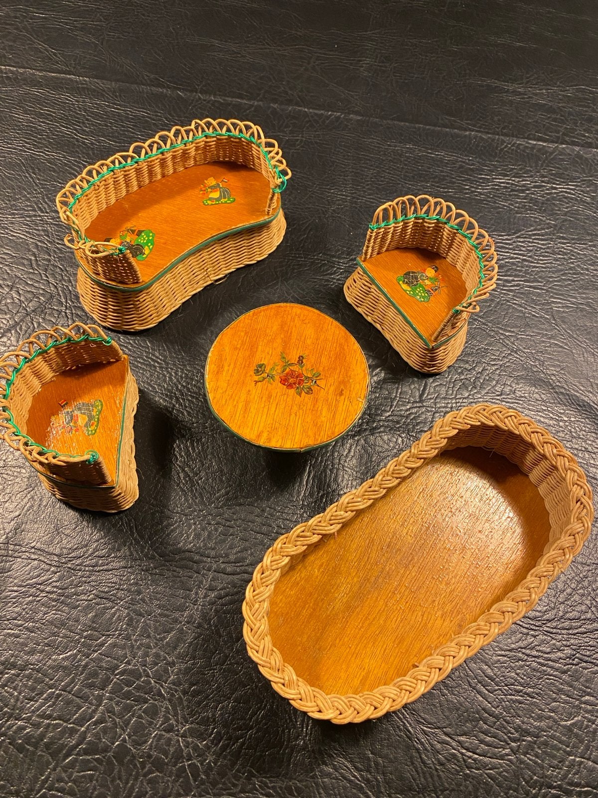 Minstens 50 jaar oude Vintage rotan poppenhuis meubels set, Ophalen of Verzenden, Gebruikt, Accessoires