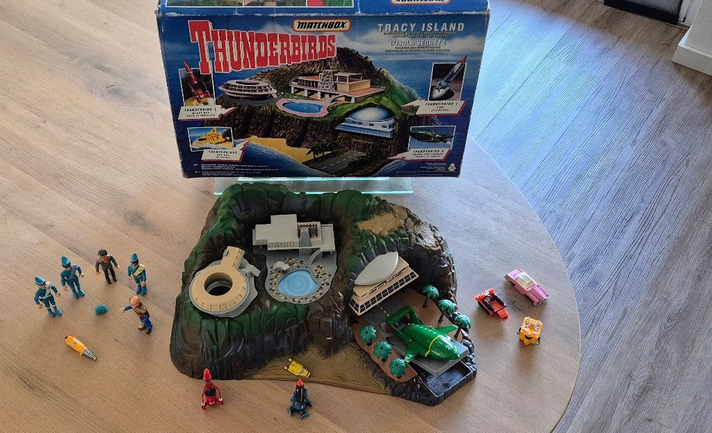 Thunderbirds eiland, Ophalen, Zo goed als nieuw