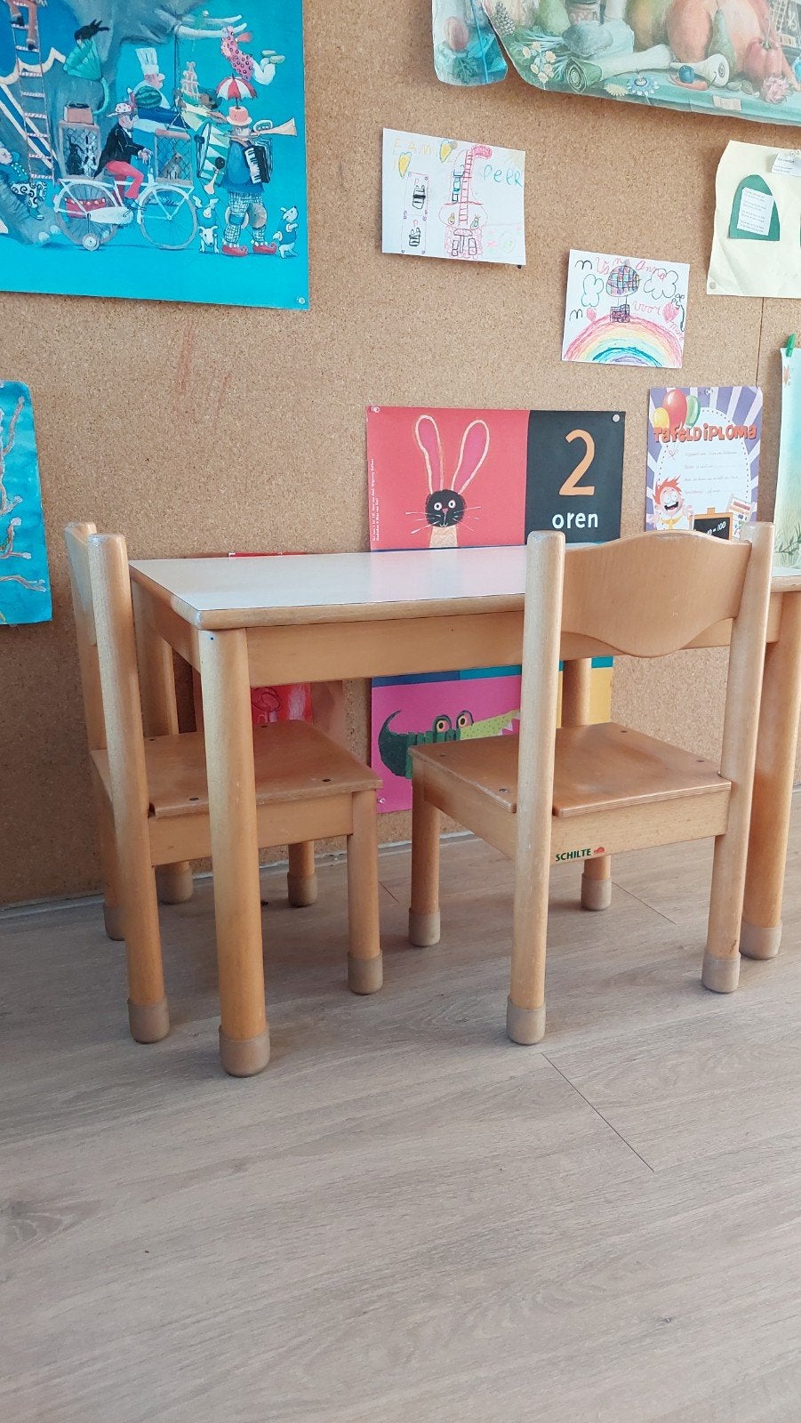Schilte peuter-/kleuter tafel set twee stoeltjes, Ophalen, Gebruikt, Tafel(s) en Stoel(en)