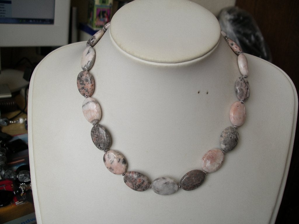 Een mooie Gemeleerde Jaspis edelstenen ketting, Verzenden, Overige materialen, Ketting, Met edelsteen