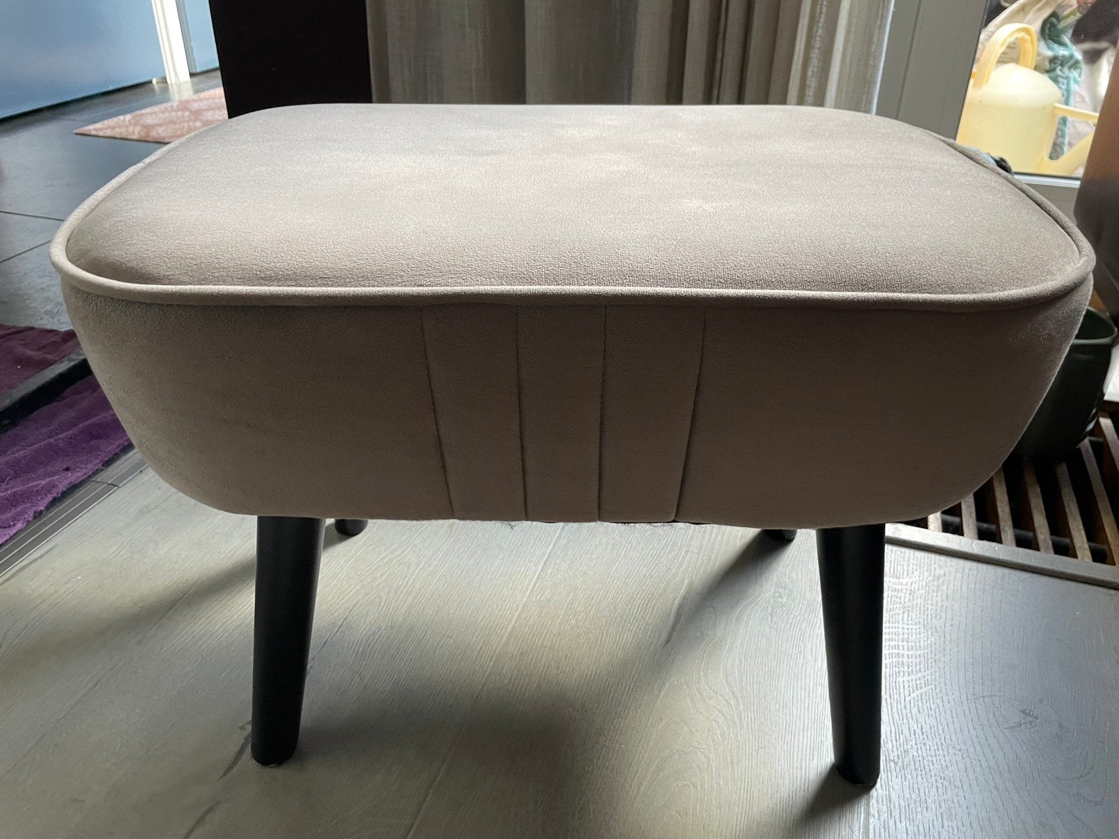 Hocker, voetenbankje, beige/taupe velours, Huis en Inrichting, Ophalen, Minder dan 50 cm, Gebruikt, 50 tot 75 cm