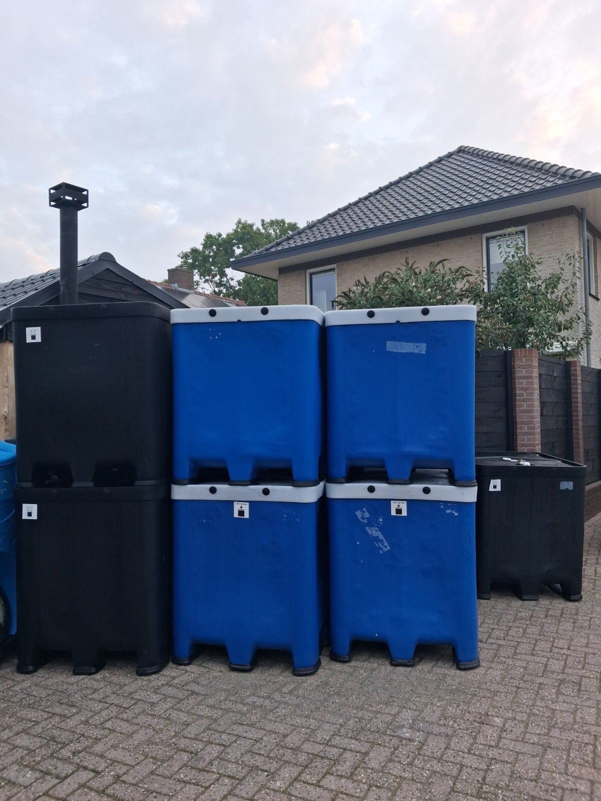 autogarage olietank opslagtank milieutank tank in lekbak, Ophalen, Gebruikt