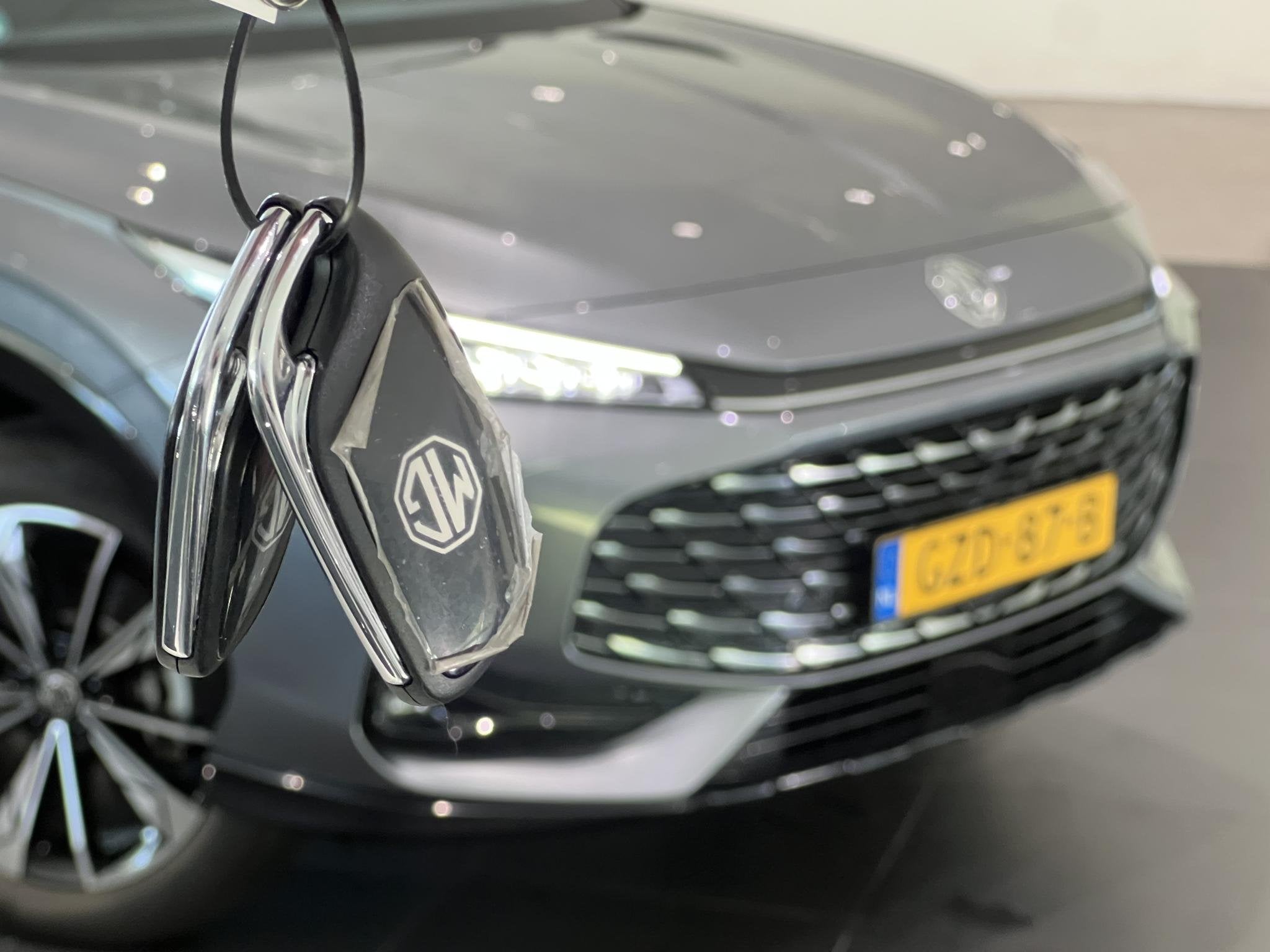 MG HS 1.5 PHEV Luxury | 100km Electrisch | Navi | CarPlay |, Auto's, 12 maanden, Stof, Gebruikt, Euro 6