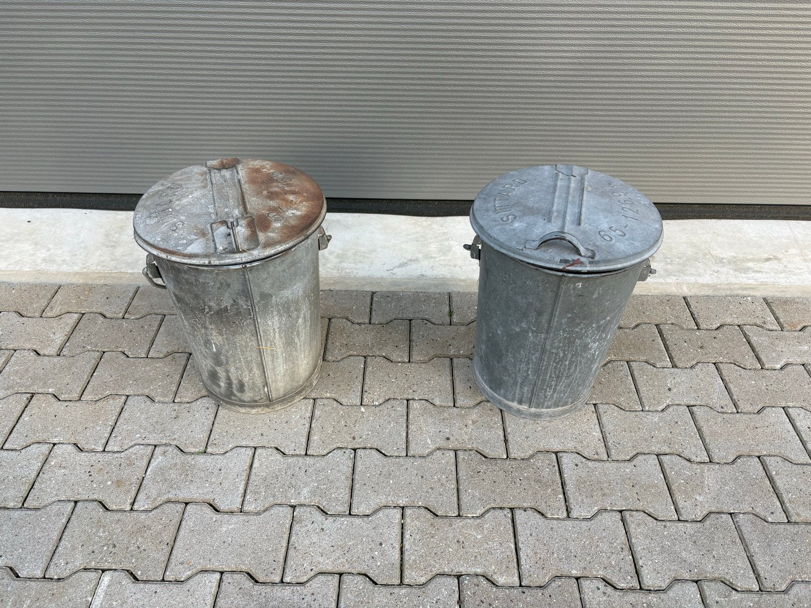 Zinken Vuilnisemmers, Ophalen