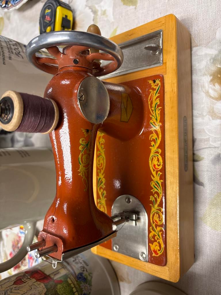 Vintage kindernaaimachine - Made in USSR, Antiek en Kunst, Antiek | Naaimachines, Ophalen