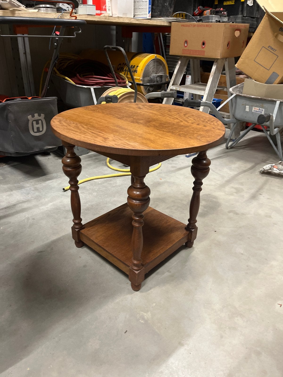 Antieke houten bijzettafel met gedraaide poten, Antiek en Kunst, Ophalen