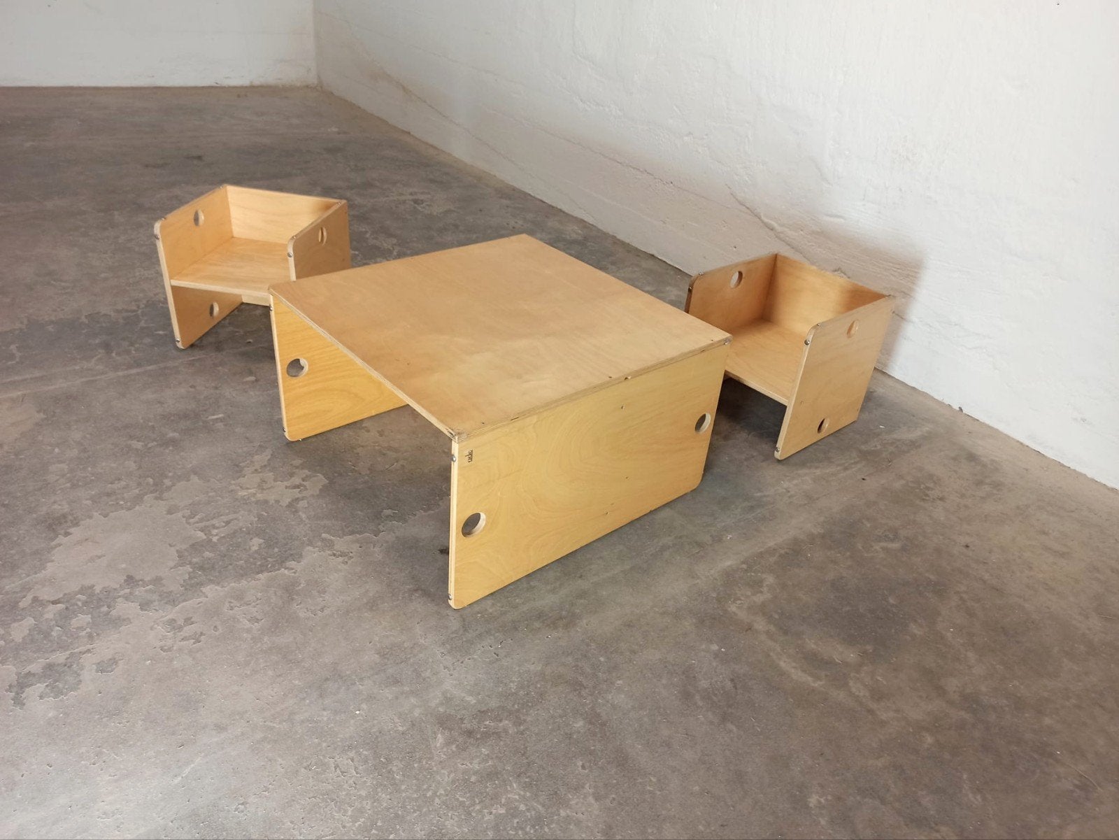 Montessori set houten Kubustafel met 2 stoelen, Kinderen en Baby's, Kinderkamer | Tafels en Stoelen, Ophalen, Tweedehands, Tweedehands