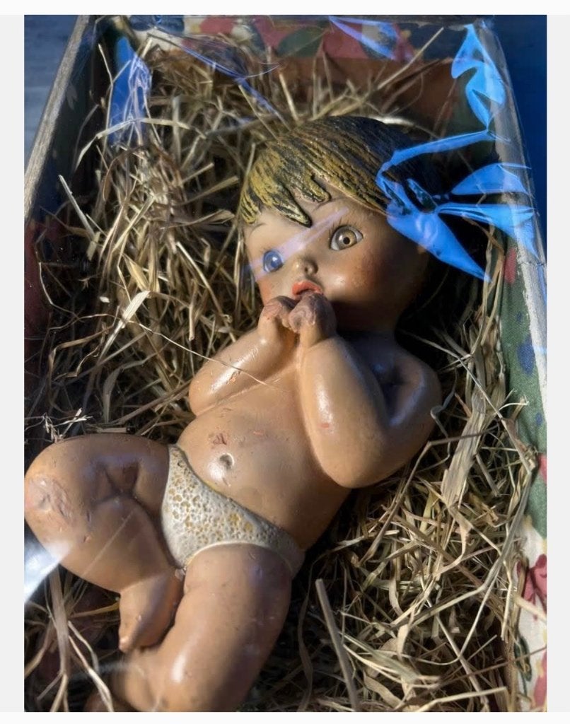 Antieke stenen Kindje Jezus in bedje van stro, Antiek en Kunst, Ophalen of Verzenden
