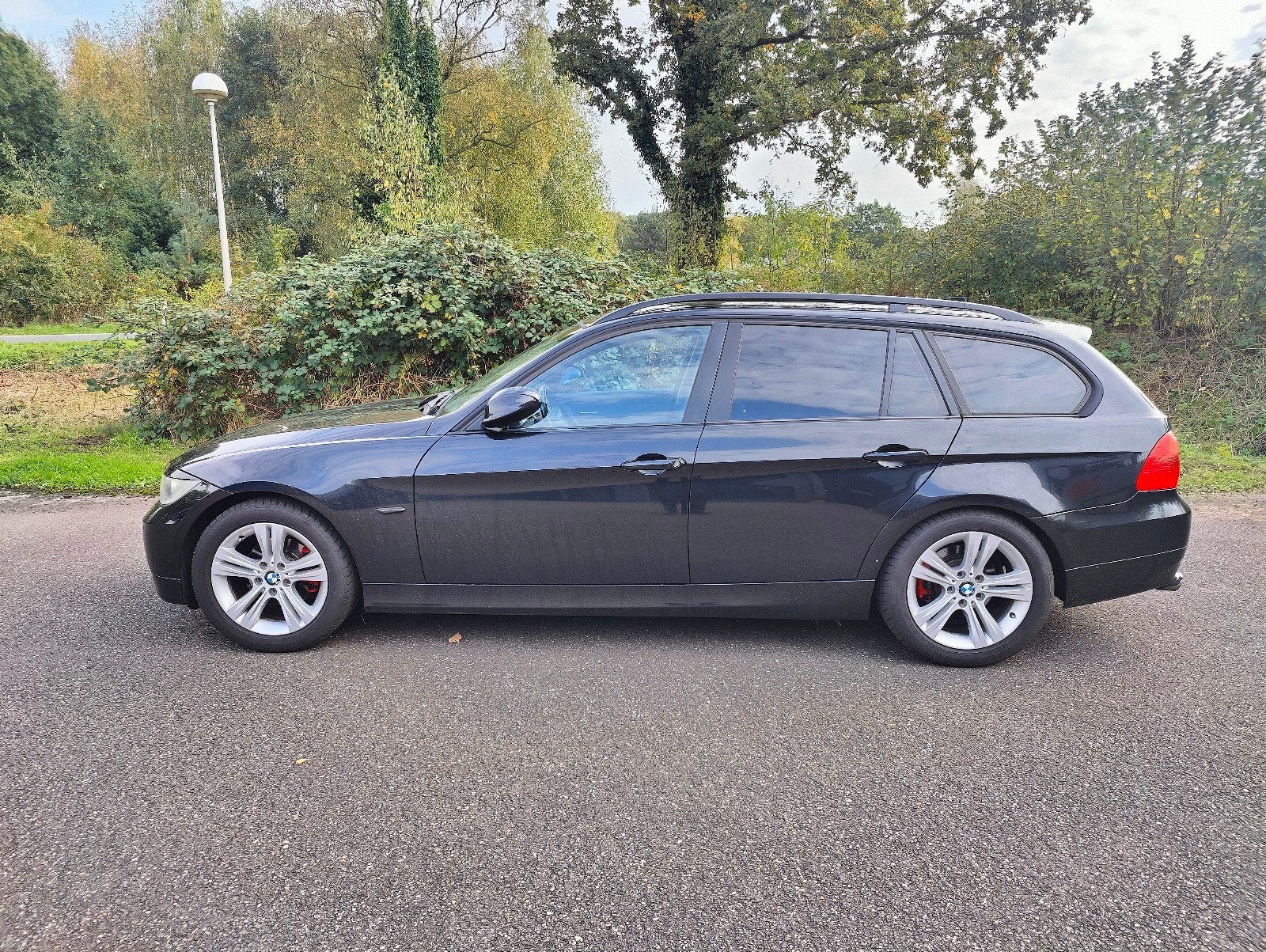 BMW 320, 1995 cc, 1435 kg, Zwart, Stationwagon