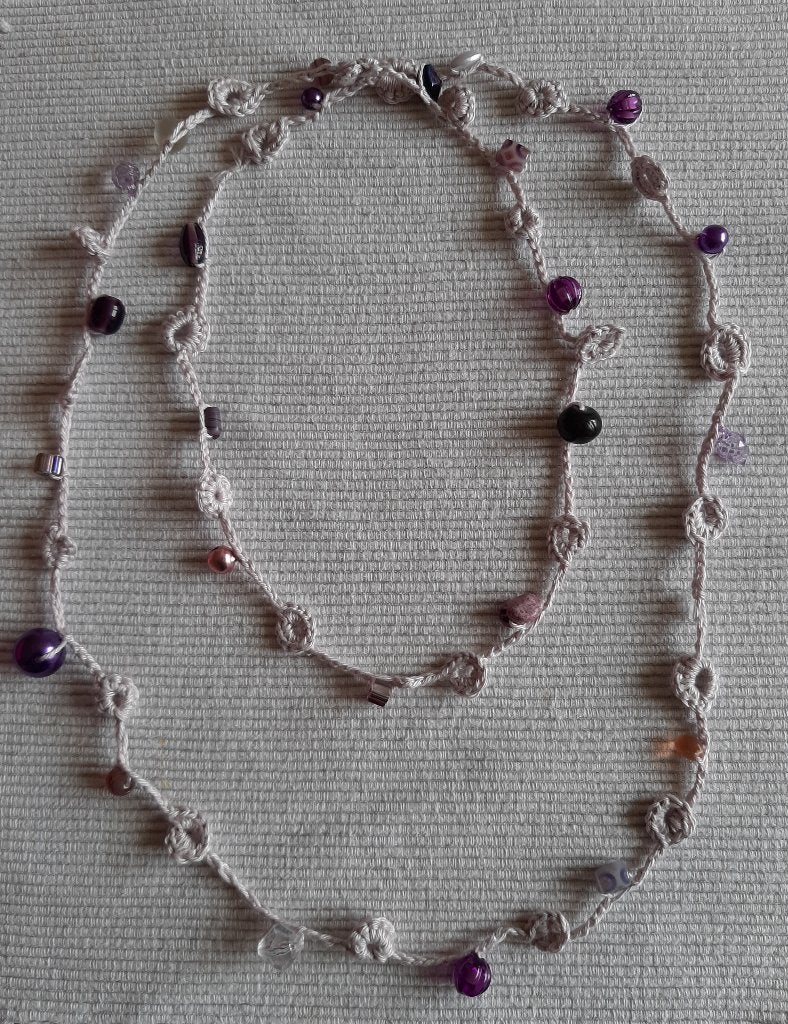 Gehaakte ketting met kraaltjes, Sieraden, Tassen en Uiterlijk, Ophalen of Verzenden, Nieuw, Overige materialen