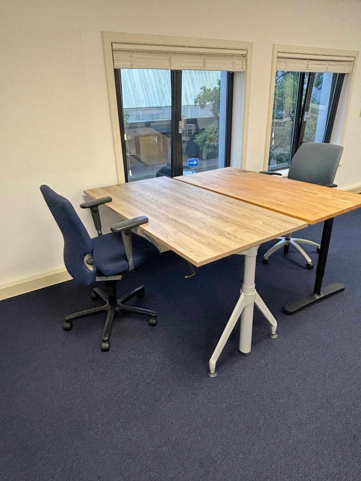 4 Bureaus houten blad & 4x bureaustoel