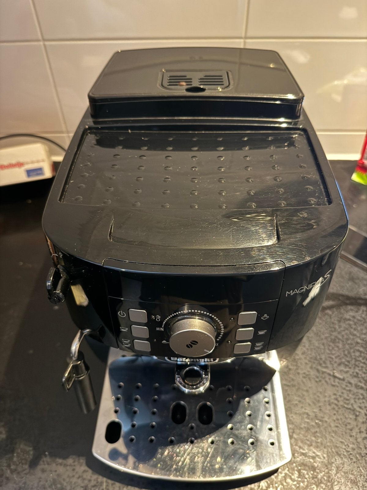 Foto 3 van De’Longhi Magnifica S volautomatische koffiemachine.