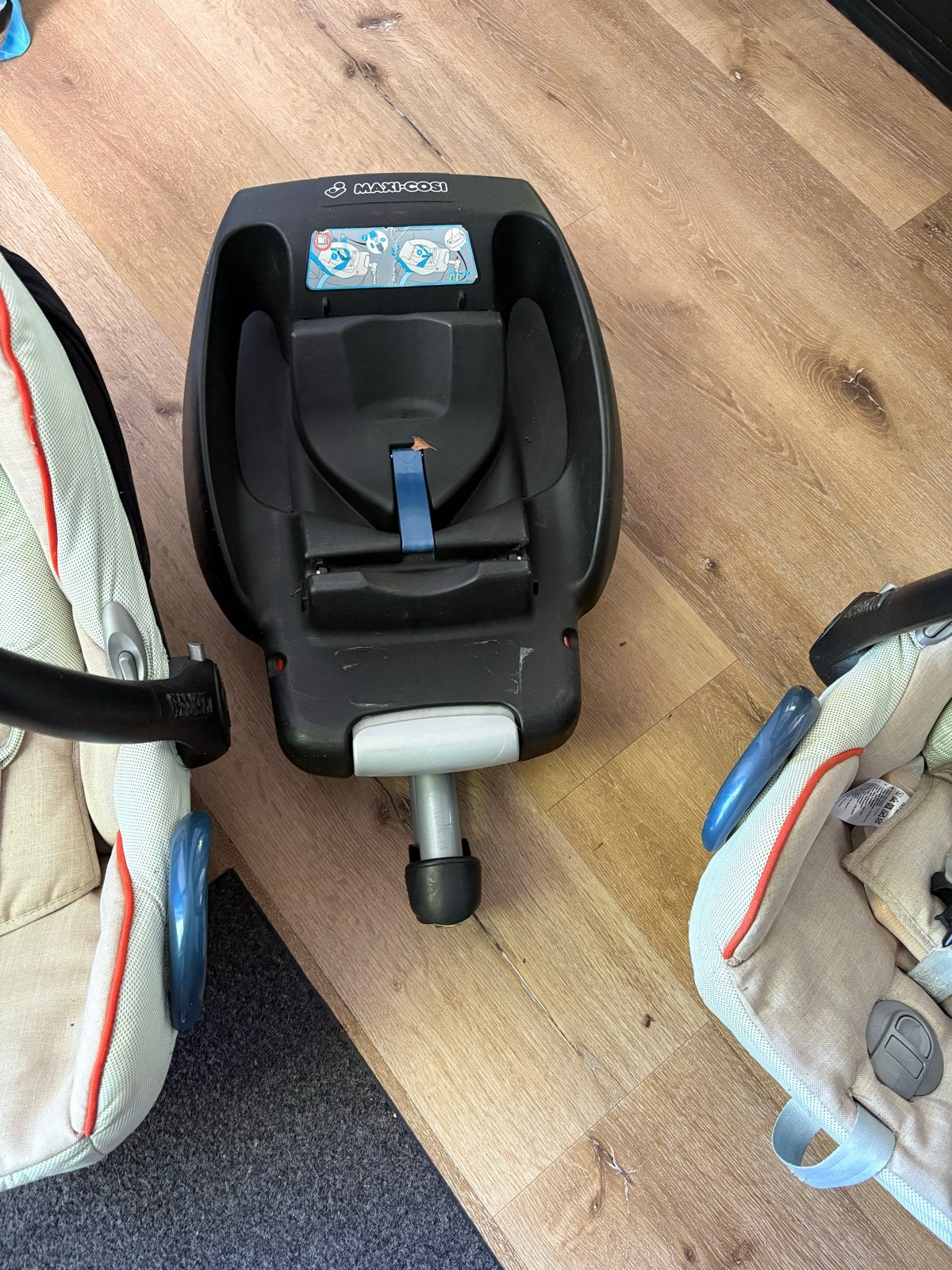2x Maxi-Cosi autostoeltjes met  1x Isofix base (easyfix), Ophalen, Autogordel of Isofix, Gebruikt, Zijbescherming