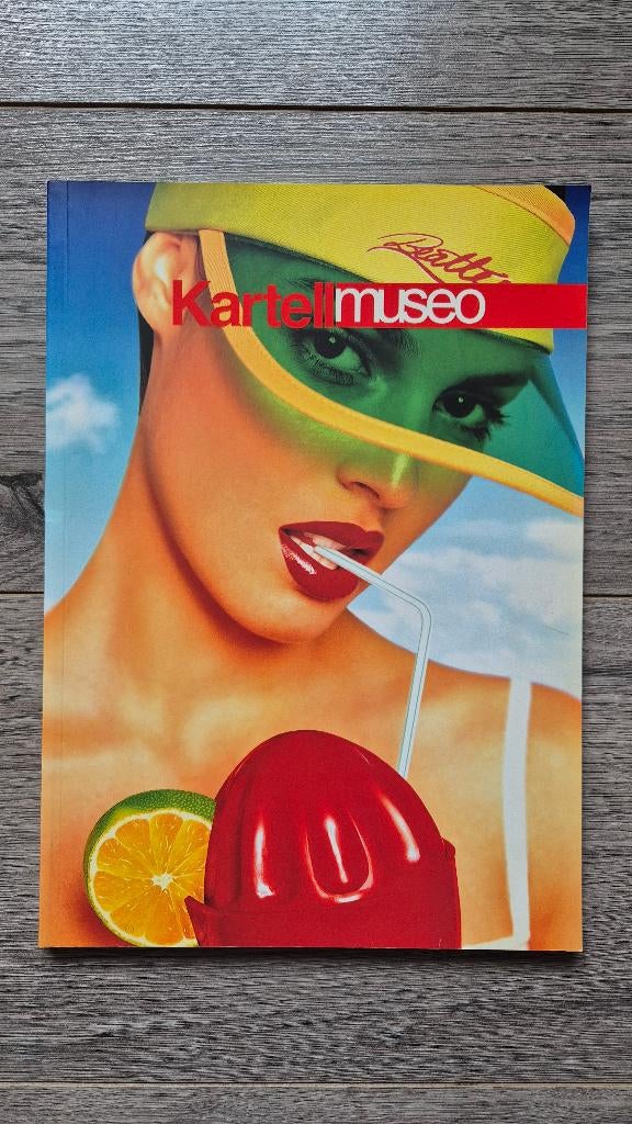 Foto boek Kartell museum Italiaans vintage kunststof design, Ophalen of Verzenden, Zo goed als nieuw, Overige onderwerpen