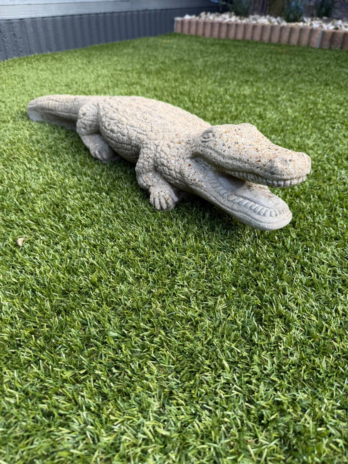 Thuin beeld ( krokodil ) van beton 70 cm lang, Tuin en Terras, Ophalen, Zo goed als nieuw, Beton, Dierenbeeld