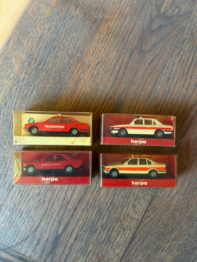 Zeldzaam! 4x Herpa 1:87 H0 - BMW & Mercedes hulpdiensten, Ophalen of Verzenden, Gebruikt, Auto, Herpa