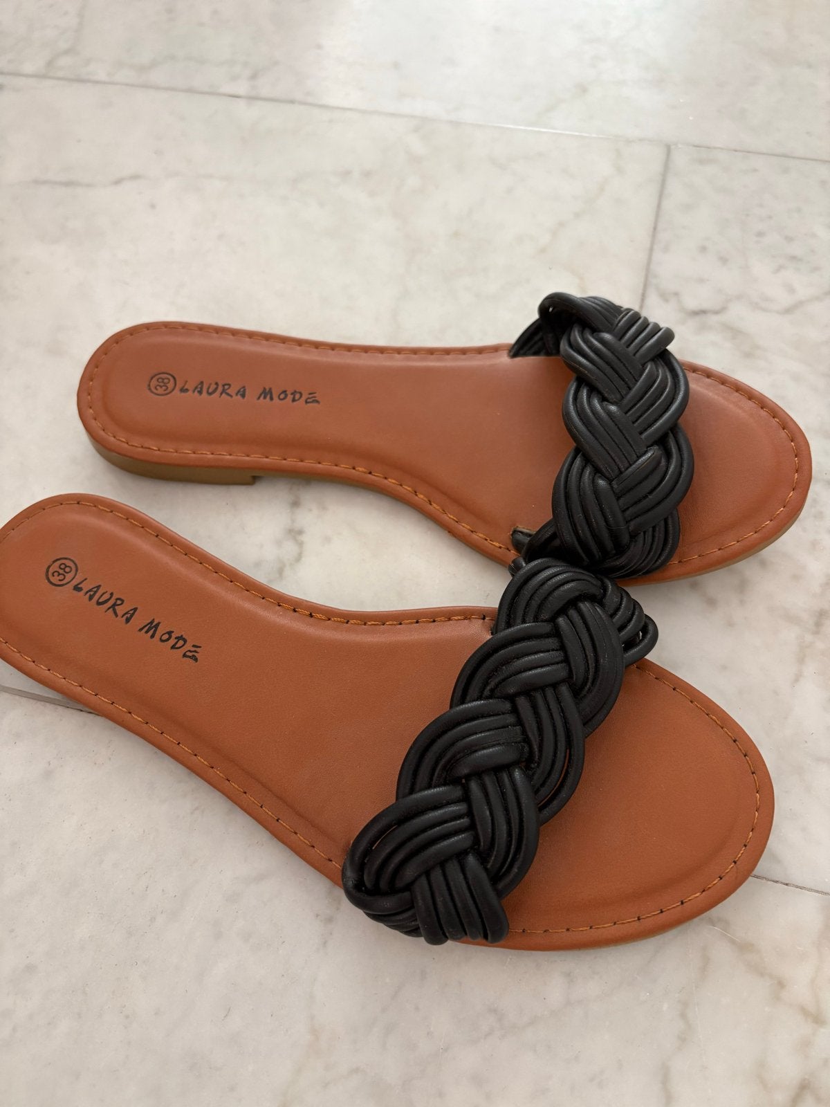 Zwarte Gevlochten Slippers Maat 38, Ophalen of Verzenden, Zo goed als nieuw, Zwart, Slippers