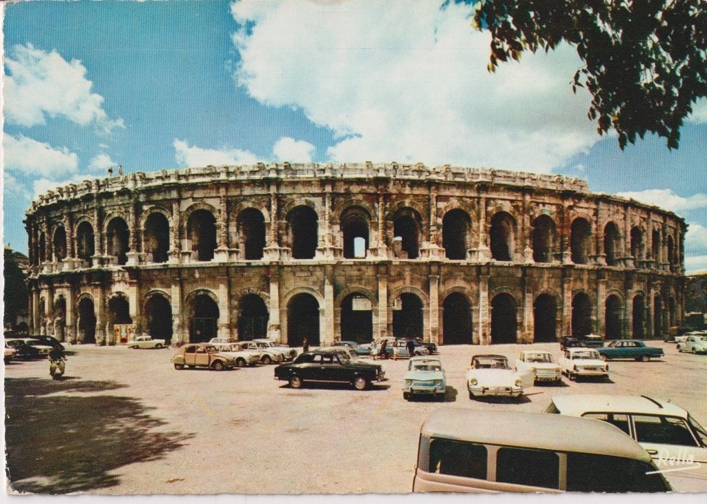 Frankrijk, Nimes met auto's, Citroen DS ( Cabriolet ? ), Ophalen of Verzenden, 1960 tot 1980, Gelopen, Frankrijk