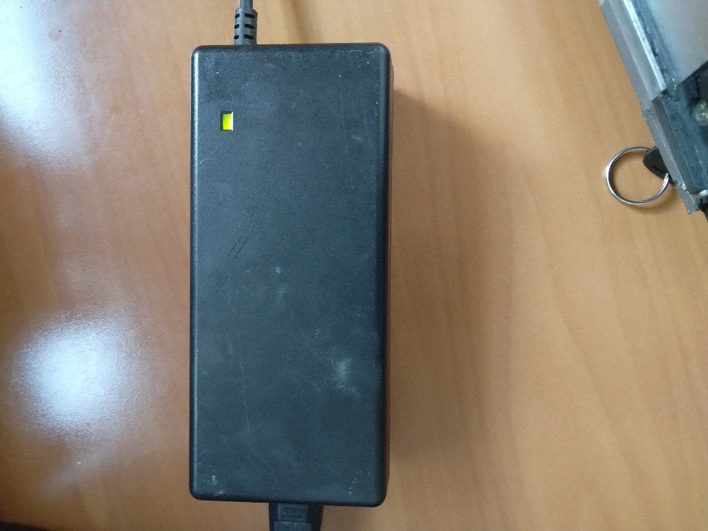 Elektrische fiets acculader Stella Milano €36,-, Gebruikt, Ophalen of Verzenden, Volgt, Volgt
