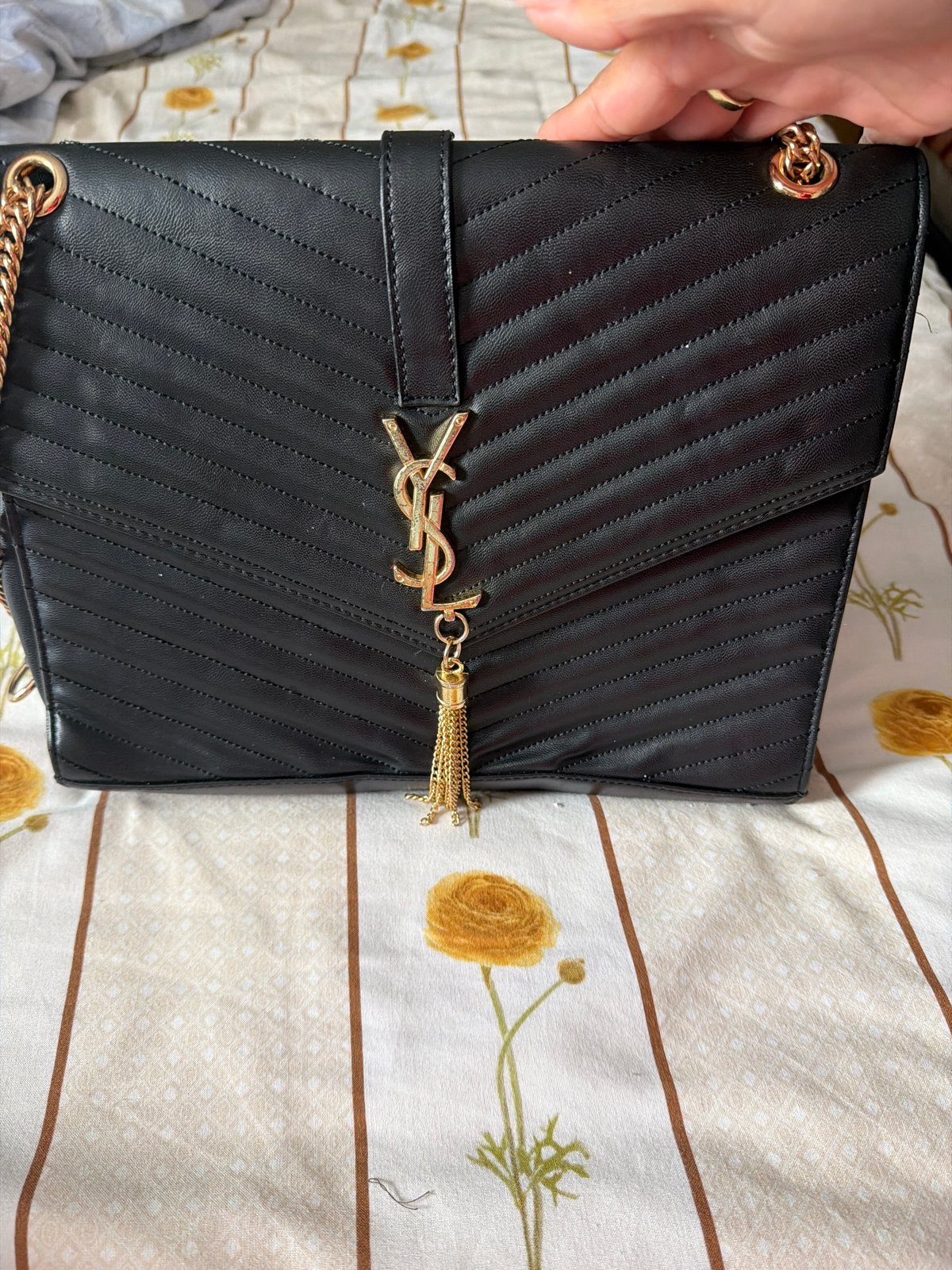 Zwarte schoudertas met gouden details, Ophalen of Verzenden, Gebruikt, Zwart, Schoudertasje