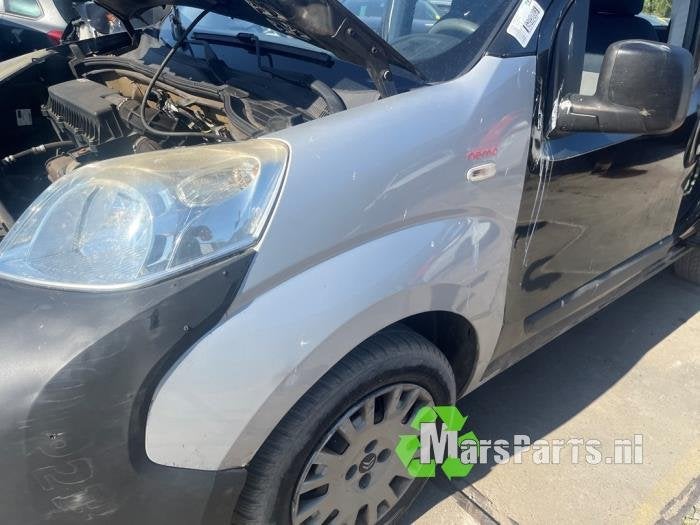 Scherm links-voor van een Citroen Nemo (KZA)