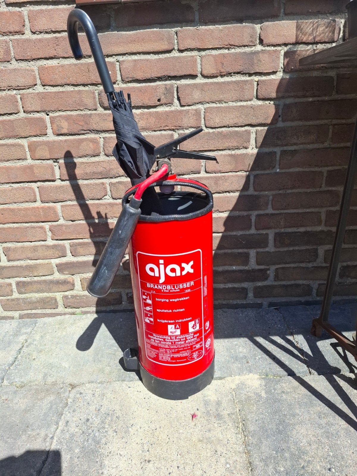 Paraplubak brandblusser, Ophalen, Gebruikt, Metaal