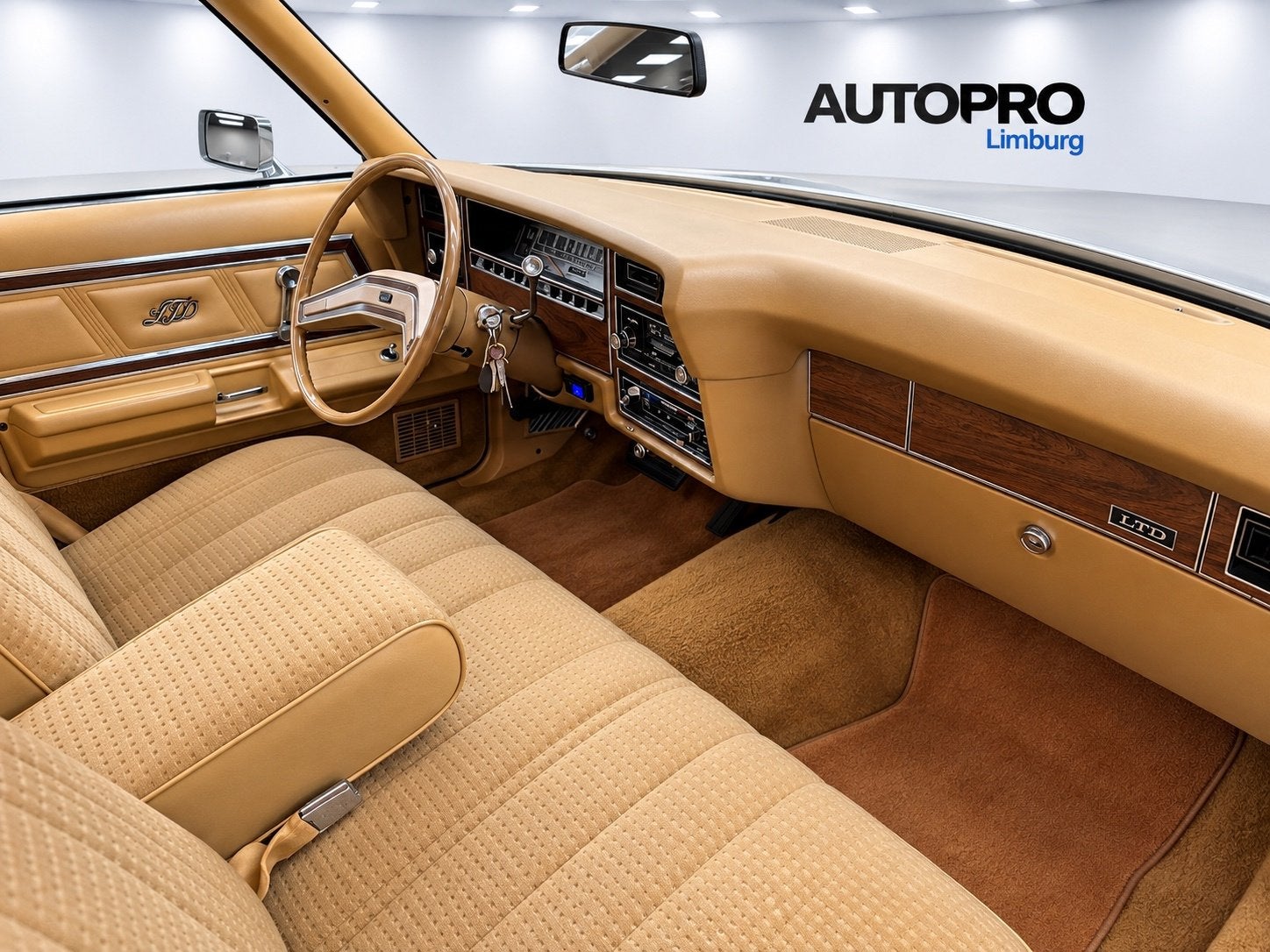 Ford USA LTD 5.8 V8 Landau SD | EU Auto| Carpas| NAP, Auto's, Automaat, Gebruikt, Zwart, 151 pk