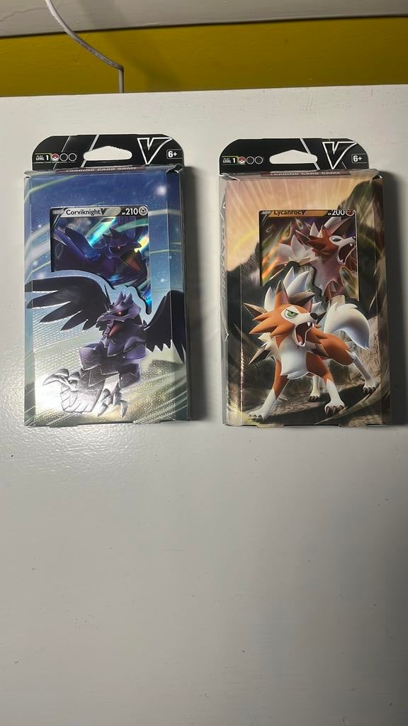 Pokemon boxen lycanroc en corviknight v battle box, Telecommunicatie, Ophalen of Verzenden, Zo goed als nieuw