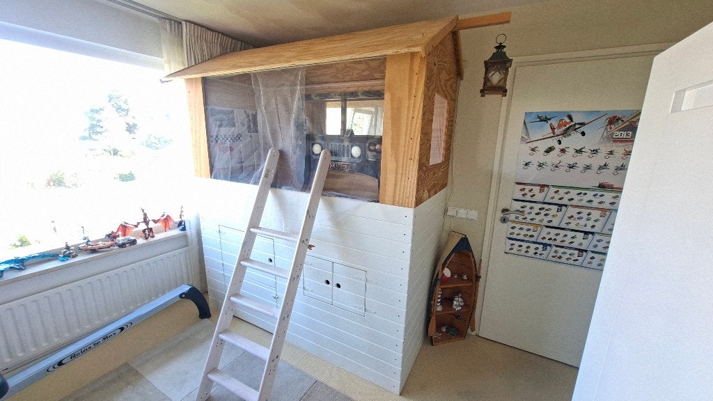 Hoogslaper, boomhutbed met speelruimte € 150,00, Ophalen, 85 tot 100 cm, Lattenbodem, Zo goed als nieuw